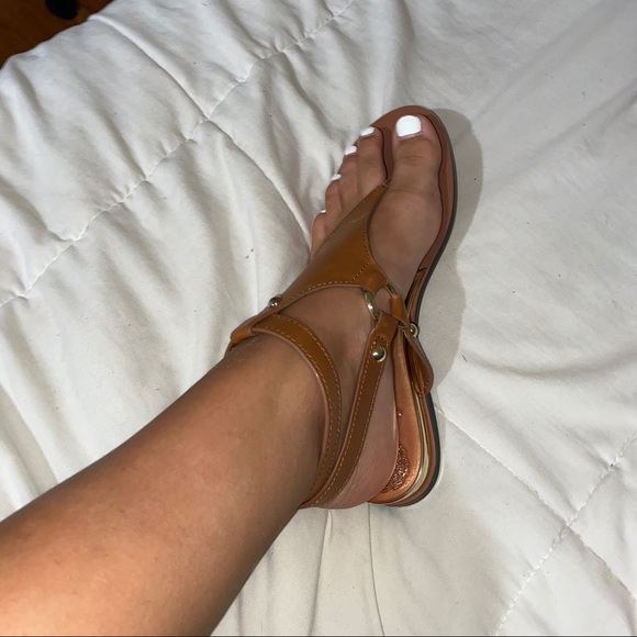 Flats - Picture 2 of 7